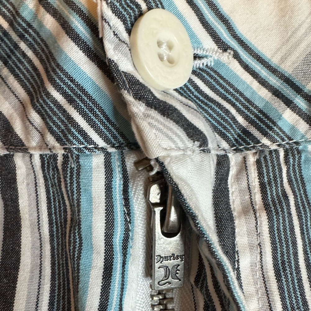 Hurley men’s 34 white/blue plaid shorts with pockets - Picture 3 of 11